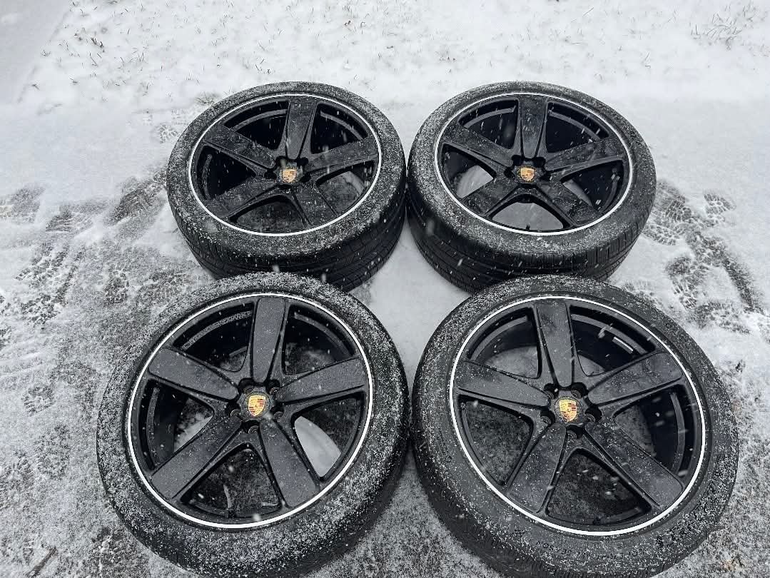 Set of Wheels for 2015–2018 Porsche Macan Turbo