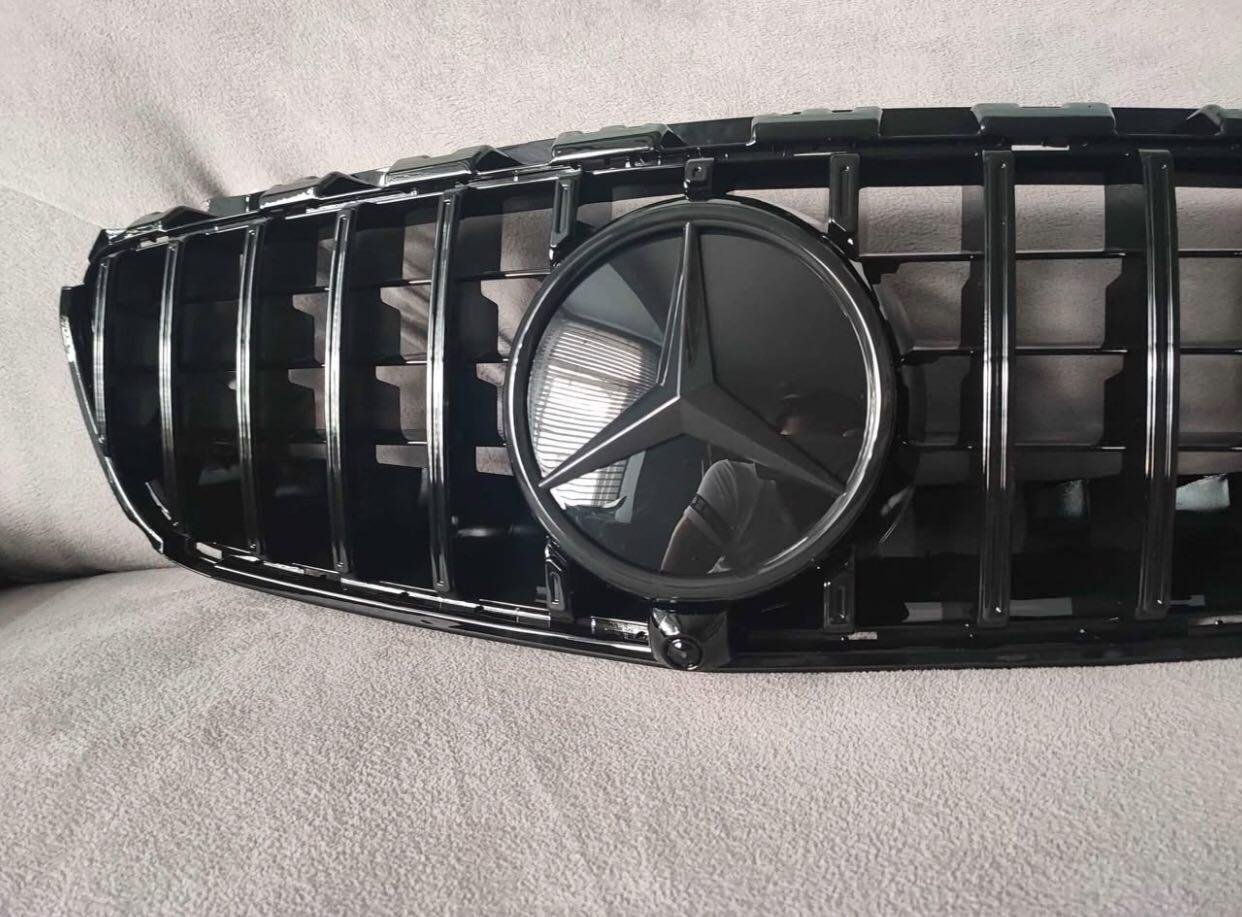 Mercedes E63 AMG W213 Panamericana Grill – Night Edition - Image 2