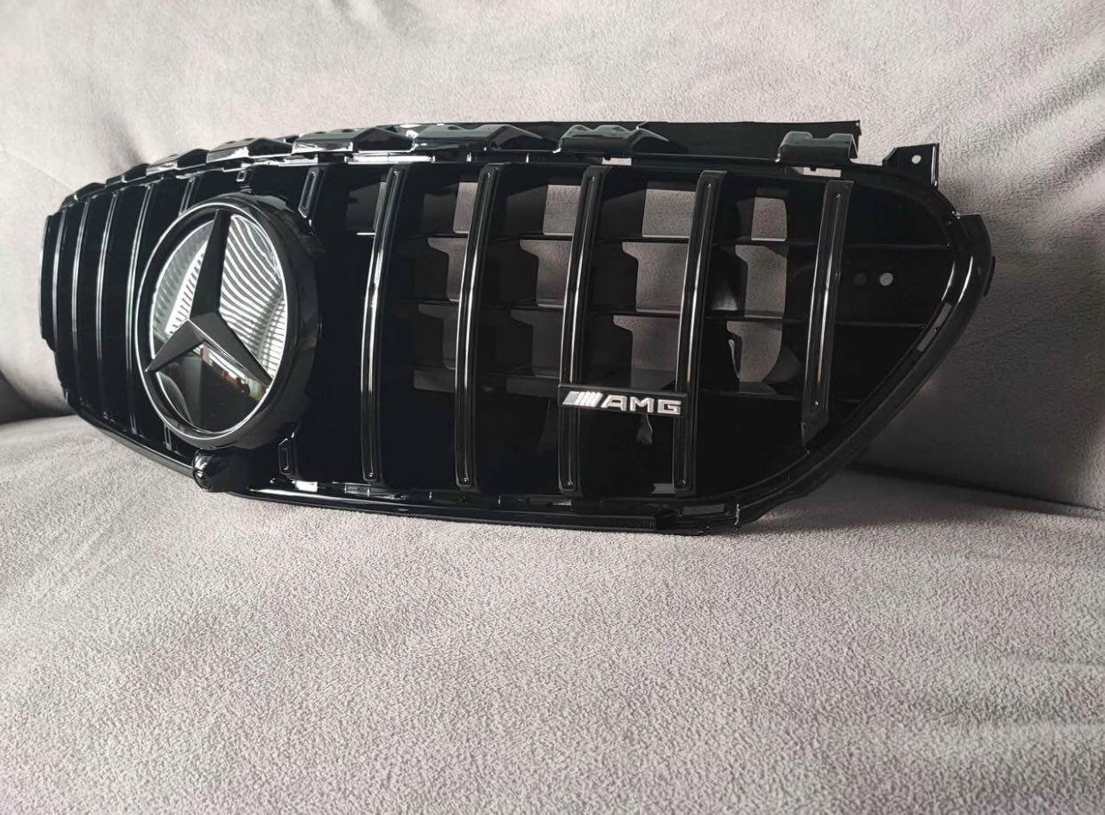 Mercedes E63 AMG W213 Panamericana Grill – Night Edition - Image 4