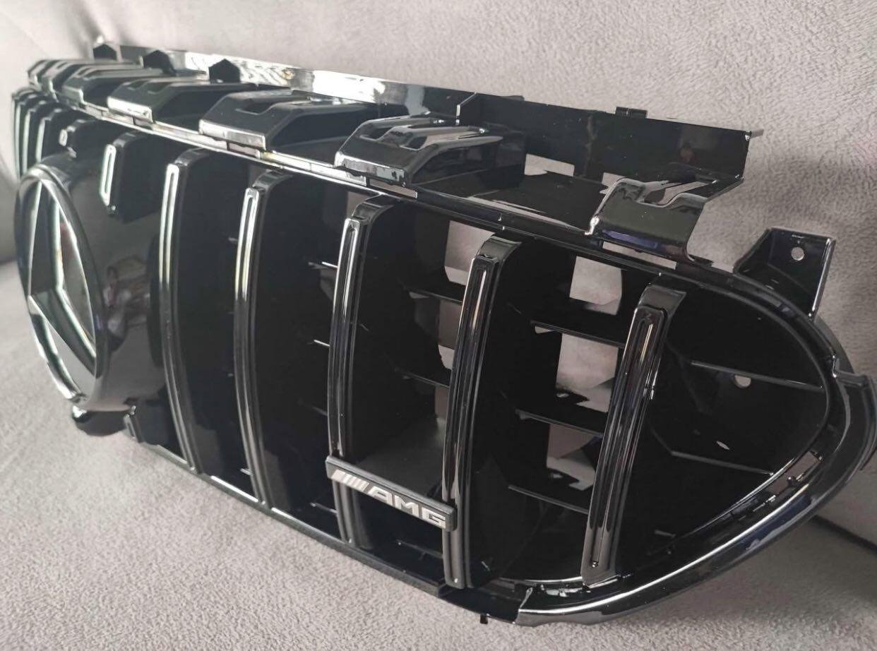 Mercedes E63 AMG W213 Panamericana Grill – Night Edition - Image 5