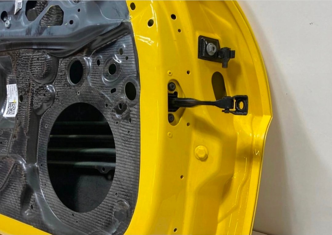 Genuine 992 GT3 RS Carbon Fiber doors - Image 3