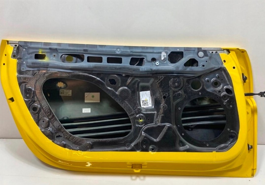 Genuine 992 GT3 RS Carbon Fiber doors - Image 4