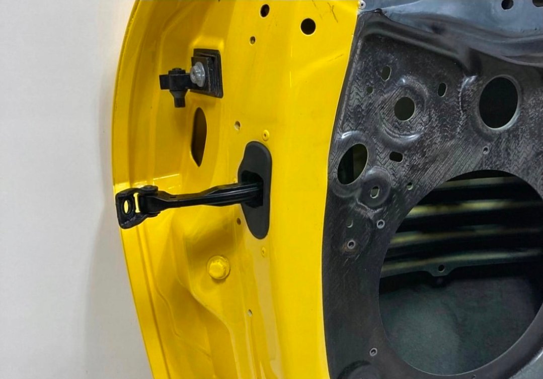 Genuine 992 GT3 RS Carbon Fiber doors - Image 6