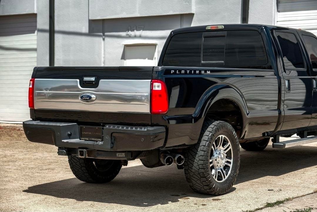 2013 Ford F-350 Super Duty Platinum 6¾-Ft Short Bed with Tailgate – Black